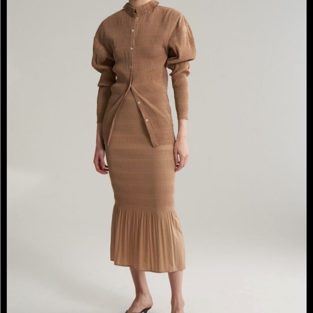 Stirred smocks blouse and skirt